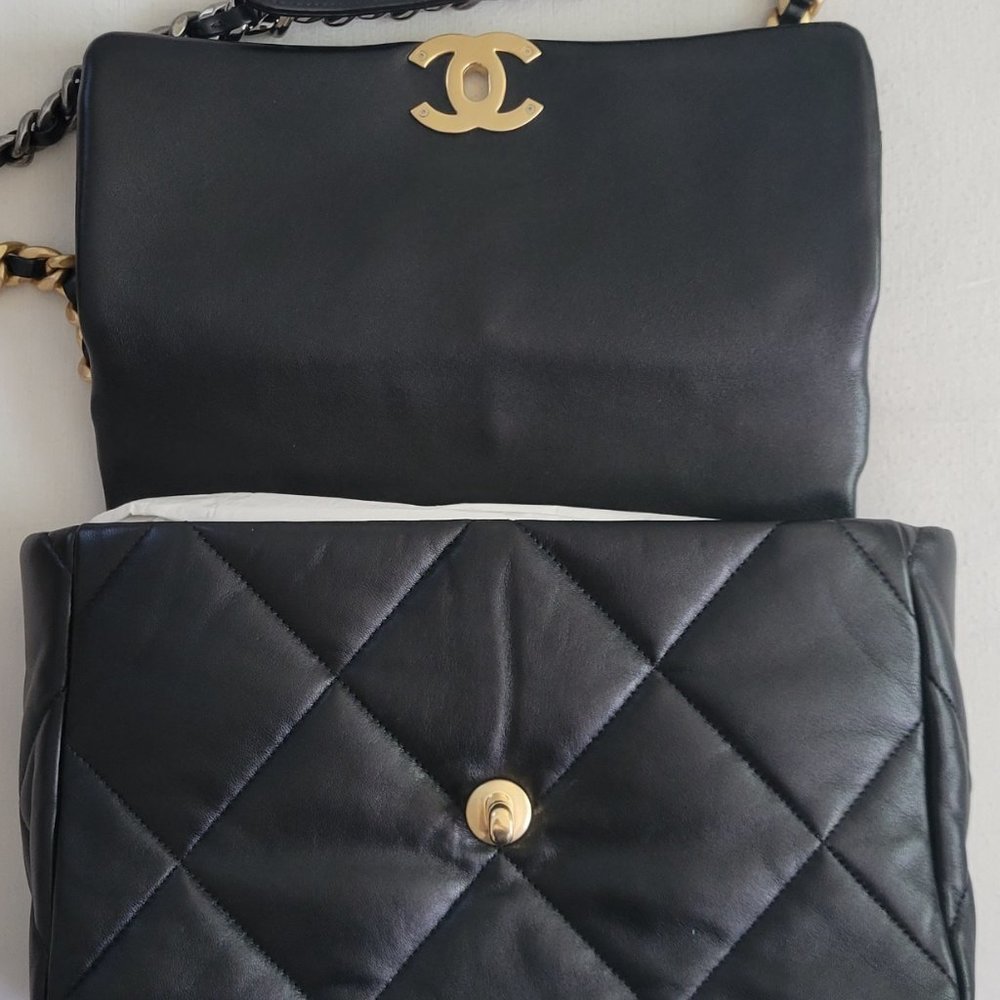 Chanel 19 Large Black Gold Metal - Picture 5 of 7